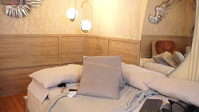 Luxa Velvet online show from April 14, 2026, 12:54 pm