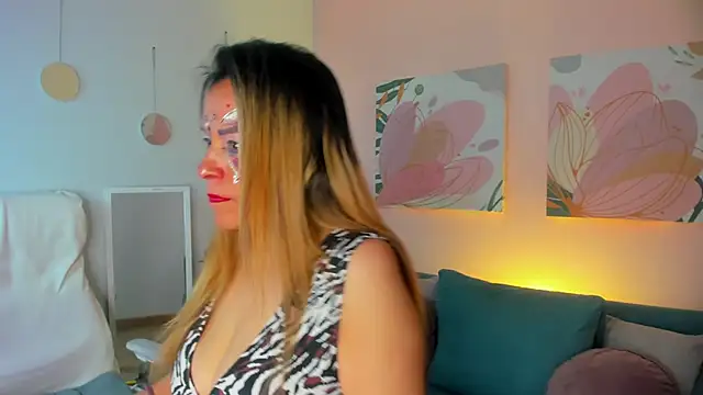 Ivonne 4 online show from April 23, 2026, 1:02 pm