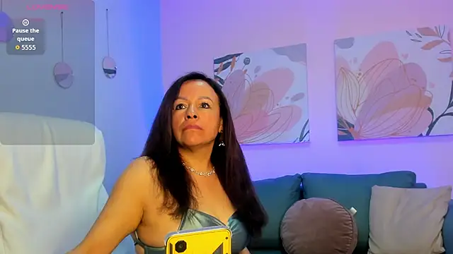Ivonne 4 online show from June 10, 2026, 1:01 pm