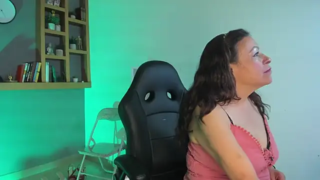 Ivonne 4 online show from July 1, 2026, 1:33 pm