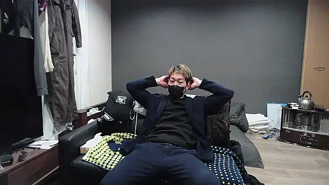 ryuaaaaa online show from April 22, 2026, 4:36 pm