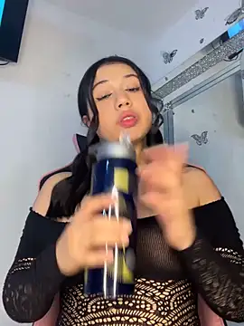 scarleth marquezz online show from May 5, 2026, 3:20 am