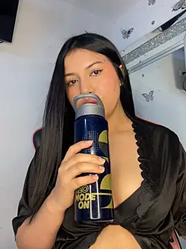 scarleth marquezz online show from May 3, 2026, 3:22 am