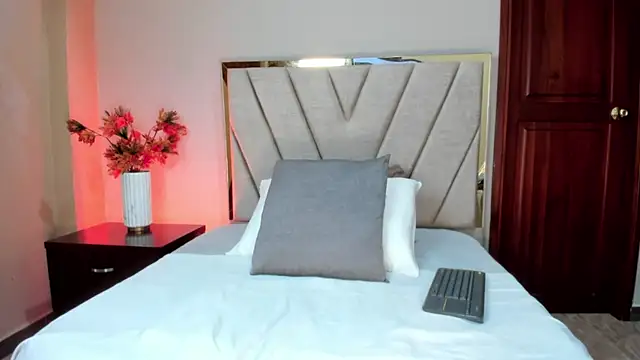 AnnaDenver online show from April 10, 2026, 12:50 am