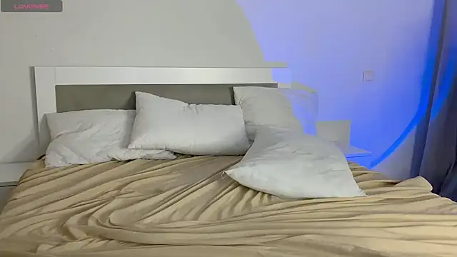 Snapshot of oorange__boy chatting on April 15, 2026, 1:22 am oorange boy online show from April 15, 2026, 1:22 am