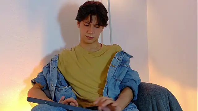 lui x dust online show from March 9, 2026, 3:43 am