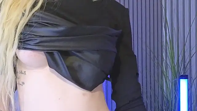 KarmaArms online show from April 7, 2026, 12:01 am