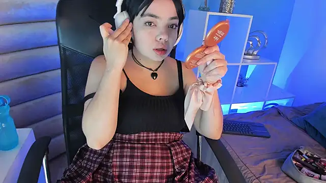 April Swett online show from March 13, 2026, 12:21 pm