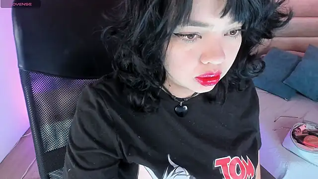 April Swett online show from April 8, 2026, 12:17 pm