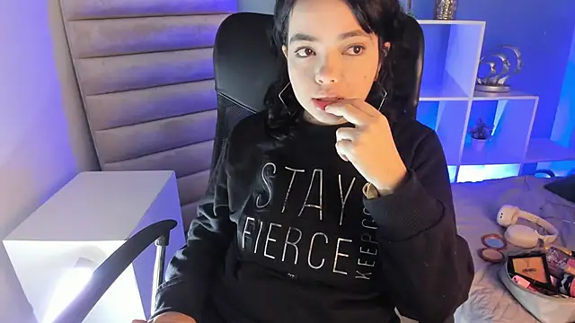 April Swett online show from March 12, 2026, 12:31 pm