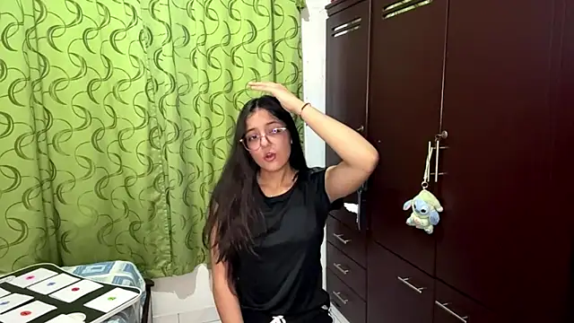 AnneliesePedaci online show from February 28, 2026, 2:44 am