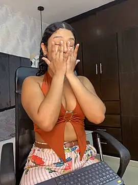 Snapshot of Miaafoxx__ chatting on March 25, 2026, 7:35 pm Miaafoxx online show from March 25, 2026, 7:35 pm