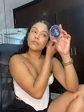 Snapshot of Miaafoxx__ chatting on March 14, 2026, 7:42 pm Miaafoxx online show from March 14, 2026, 7:42 pm