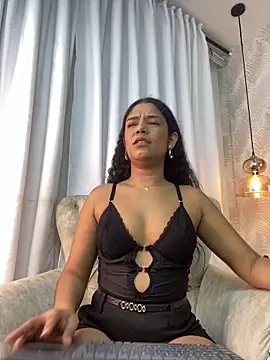 Snapshot of Miaafoxx__ chatting on March 6, 2026, 7:42 pm Miaafoxx online show from March 6, 2026, 7:42 pm