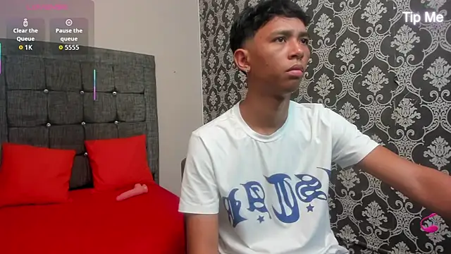 Little Twink19x online show from April 27, 2026, 7:12 pm