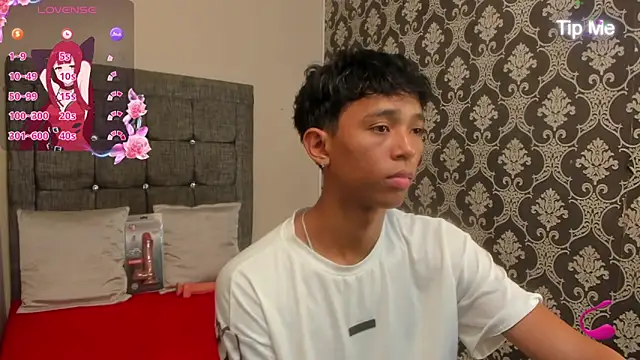 Little Twink19x online show from May 16, 2026, 7:35 pm