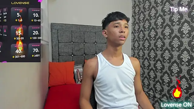 Little Twink19x online show from May 29, 2026, 8:26 pm