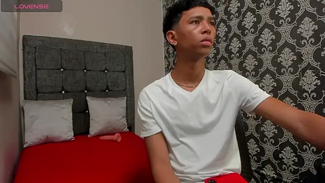 Little Twink19x online show from May 2, 2026, 7:52 pm