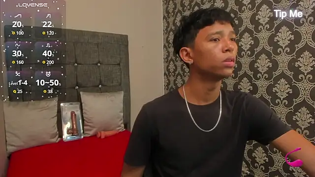 Little Twink19x online show from May 15, 2026, 7:23 pm