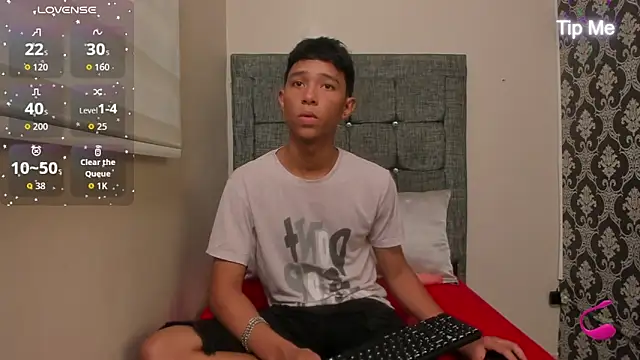 Little Twink19x online show from May 5, 2026, 7:17 pm