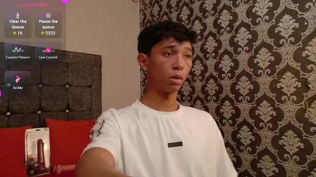 Little Twink19x online show from May 23, 2026, 7:35 pm