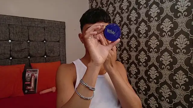 Little Twink19x online show from May 27, 2026, 7:43 pm