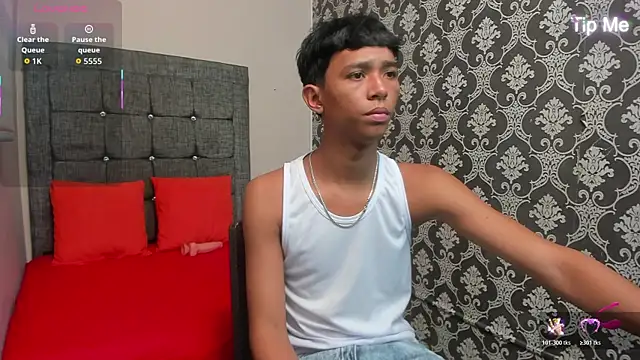 Little Twink19x online show from April 23, 2026, 7:26 pm