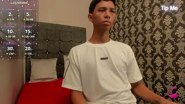 Little Twink19x online show from May 8, 2026, 7:39 pm