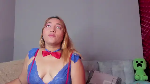 Snapshot of Miia_Grey_ chatting on April 10, 2026, 12:56 pm Miia Grey online show from April 10, 2026, 12:56 pm