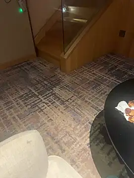 zhuendong000001 online show from April 13, 2026, 6:50 am