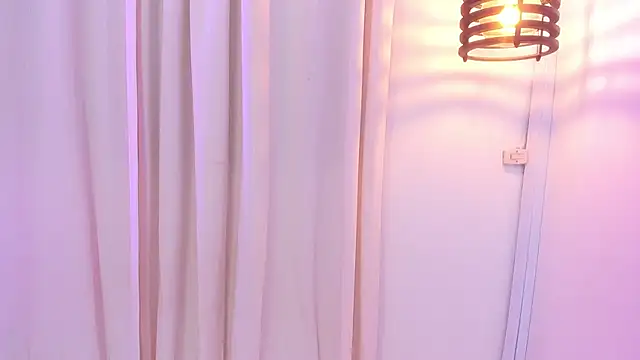 Snapshot of Zarayjewell_ chatting on February 25, 2026, 2:34 am Zarayjewell online show from February 25, 2026, 2:34 am