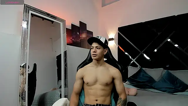 TonyPetrovjs online show from May 16, 2026, 4:28 pm