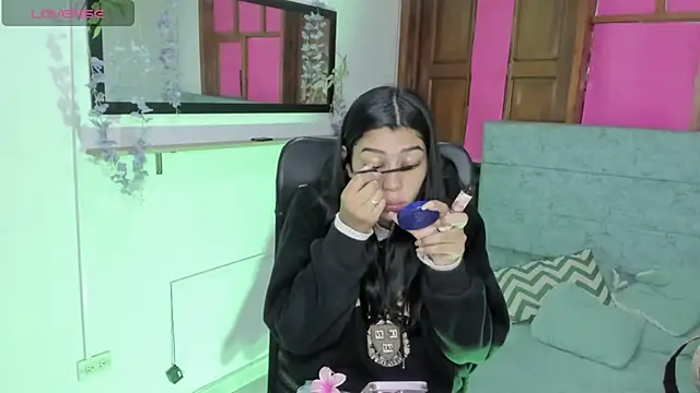 Aysha winxs online show from May 27, 2026, 3:25 am