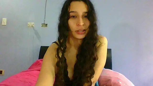 scarlettscottx  online show from May 4, 2026, 8:33 pm