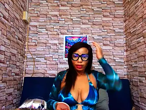 Snapshot of ebonysunshine4u chatting on March 10, 2026, 6:28 am ebonysunshine4u online show from March 10, 2026, 6:28 am