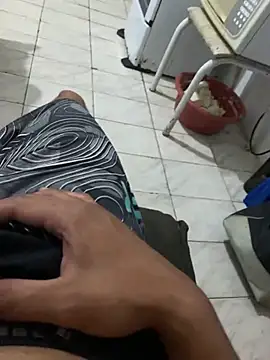 Snapshot of Rikellmee_ chatting on February 22, 2026, 11:17 pm Rikellmee online show from February 22, 2026, 11:17 pm