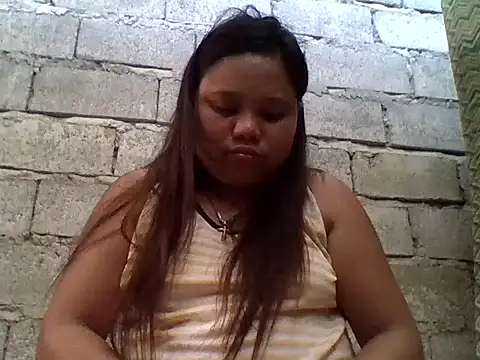 sweetlyn31 online show from May 13, 2026, 11:45 pm