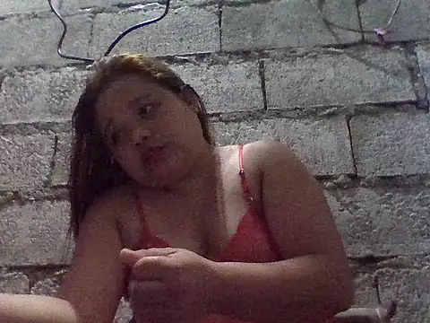 sweetlyn31 online show from June 14, 2026, 10:11 pm