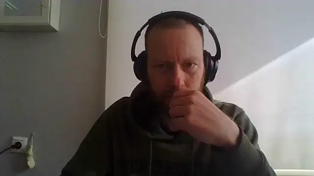 Snapshot of truble78 chatting on March 5, 2026, 7:38 am truble78 online show from March 5, 2026, 7:38 am