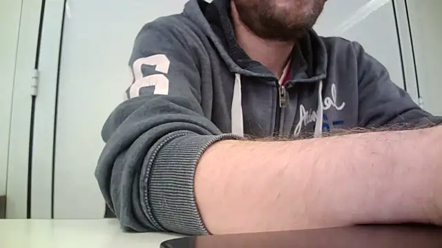 Snapshot of truble78 chatting on April 9, 2026, 9:26 am truble78 online show from April 9, 2026, 9:26 am