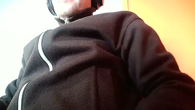 Snapshot of truble78 chatting on April 14, 2026, 9:14 am truble78 online show from April 14, 2026, 9:14 am