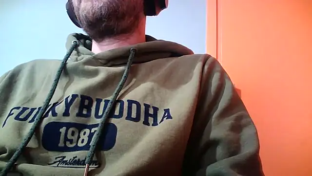 Snapshot of truble78 chatting on April 1, 2026, 1:41 pm truble78 online show from April 1, 2026, 1:41 pm