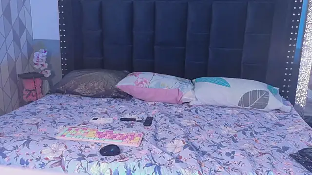 naughtyyindiann online show from April 9, 2026, 2:46 am