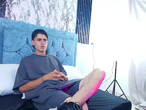 Damnian xx online show from March 3, 2026, 8:49 pm