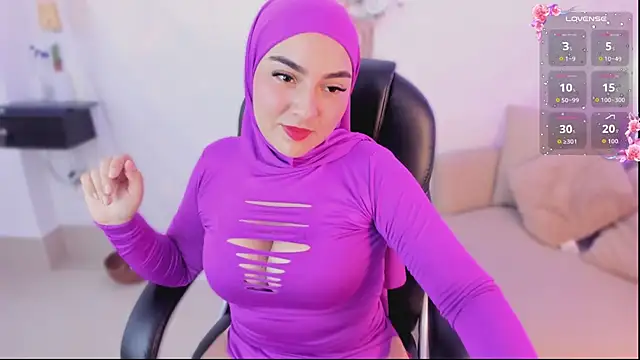 Snapshot of Malika_Noor chatting on March 3, 2026, 2:57 pm Malika Noor online show from March 3, 2026, 2:57 pm