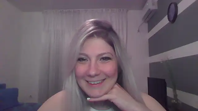 Foxy Bright online show from March 17, 2026, 7:06 pm