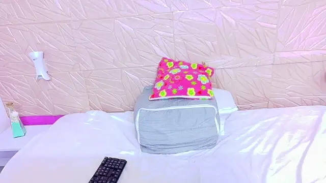 Snapshot of nina_bae chatting on March 31, 2026, 8:44 pm nina bae online show from March 31, 2026, 8:44 pm