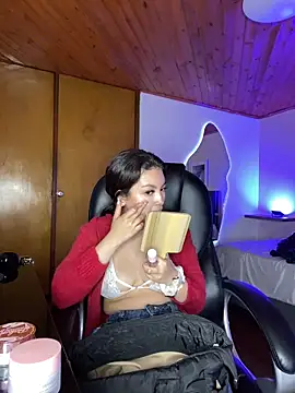 Snapshot of Mady_Pink chatting on April 7, 2026, 4:03 am Mady Pink online show from April 7, 2026, 4:03 am