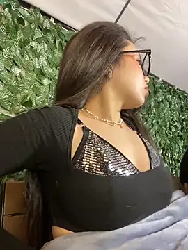 Snapshot of Mady_Pink chatting on March 13, 2026, 5:34 am Mady Pink online show from March 13, 2026, 5:34 am