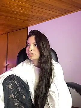 Snapshot of Mady_Pink chatting on April 10, 2026, 3:35 am Mady Pink online show from April 10, 2026, 3:35 am